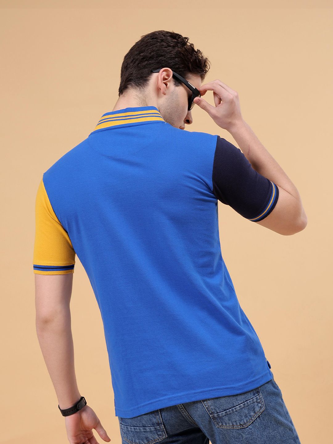 T-shirt kolar polo tipografi garaj India