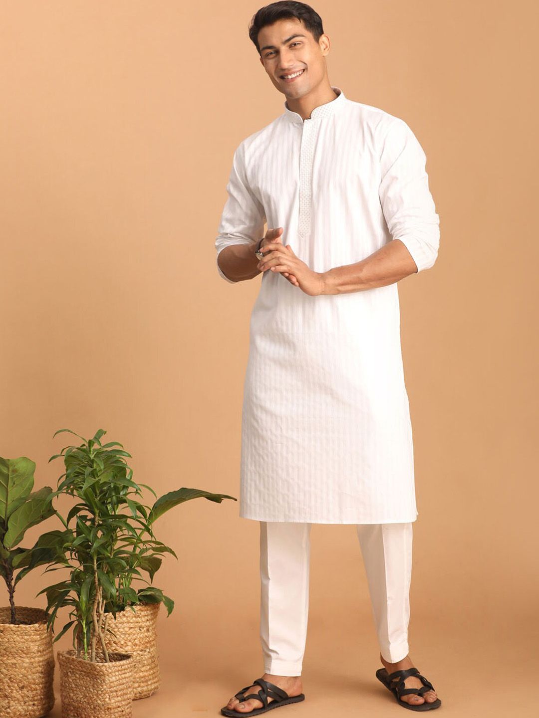 VASTRAMAY Striped Mandarin Collar Kurta