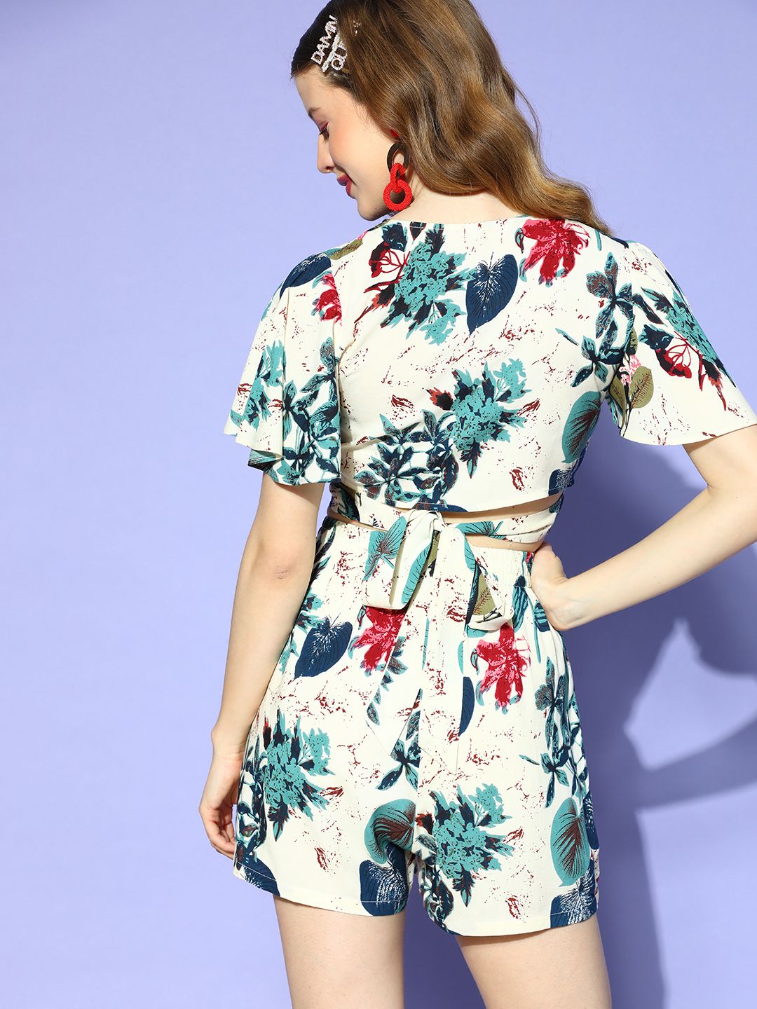 Berrylush Women Classy White Printed Top with Shorts