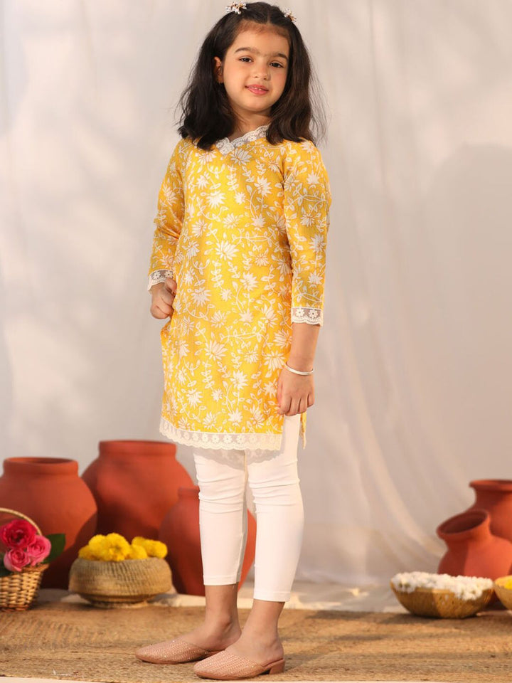 VASTRAMAY Girls Floral Printed Pure Cotton Kurta And Leggings Set