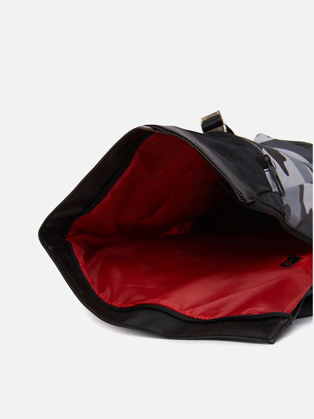 SPYKAR Men Camouflage Nylon Backpacks