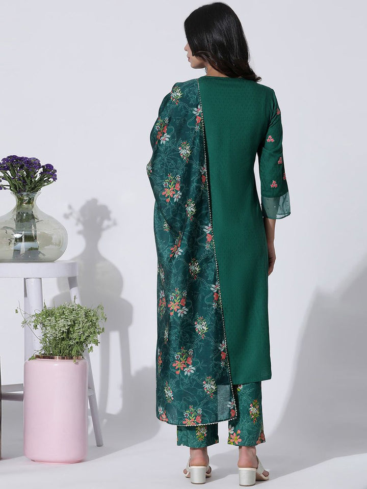 W Floral Yoke Design V-Neck Thread Work A-Line Pleated Kurta With Trousers & Dupatta