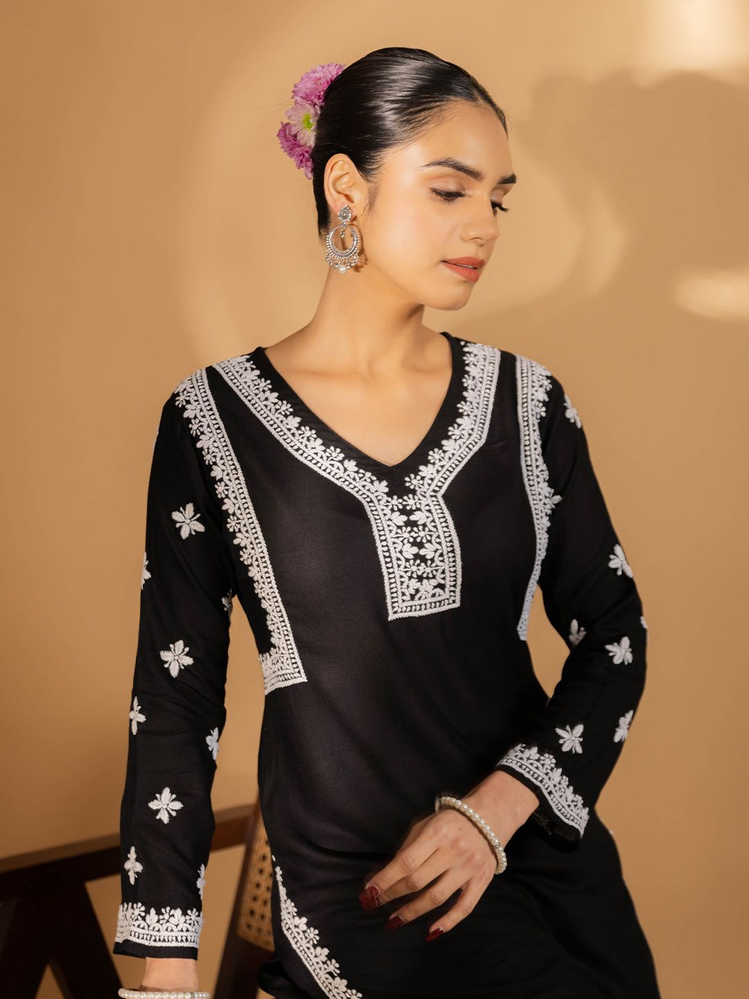 HOUSE OF KARI Floral Embroidered Chikankari Straight Kurta With Trouser