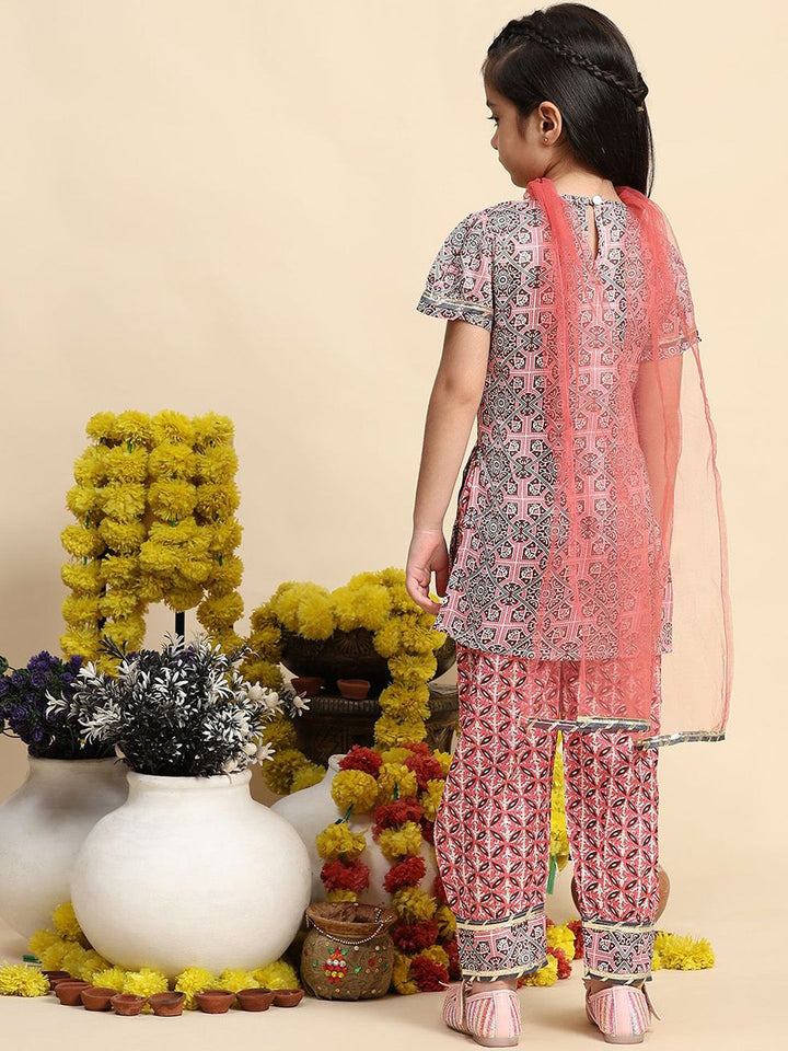 Cutiekins Girls Ethnic Motifs Printed Puffed Sleeves Straight Kurta with Salwar & Dupatta