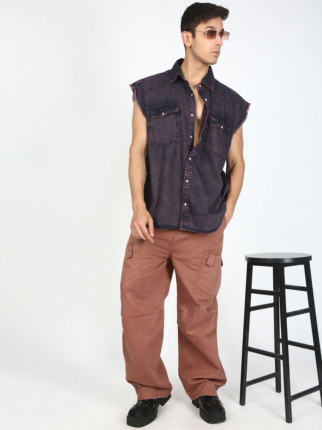 Bene Kleed Men Tinted Denim Sleeveless Shirt