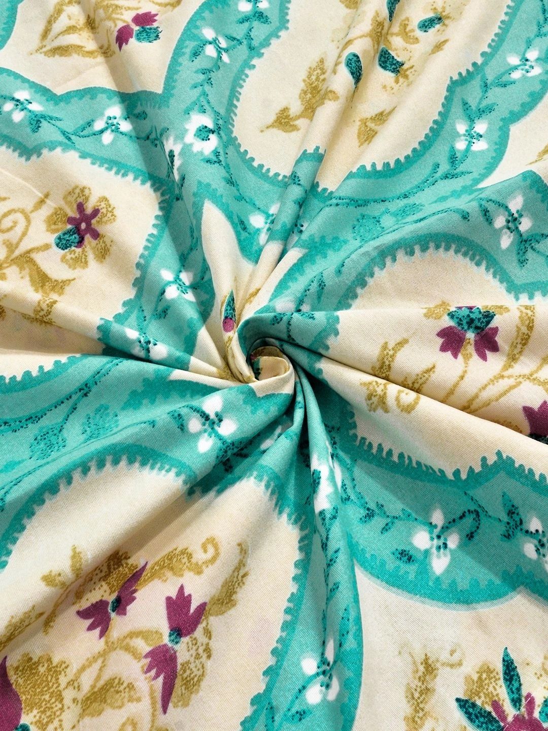 KLOTTHE Multicoloured & Yellow Floral 300 TC King Bedsheet with 2 Pillow Covers