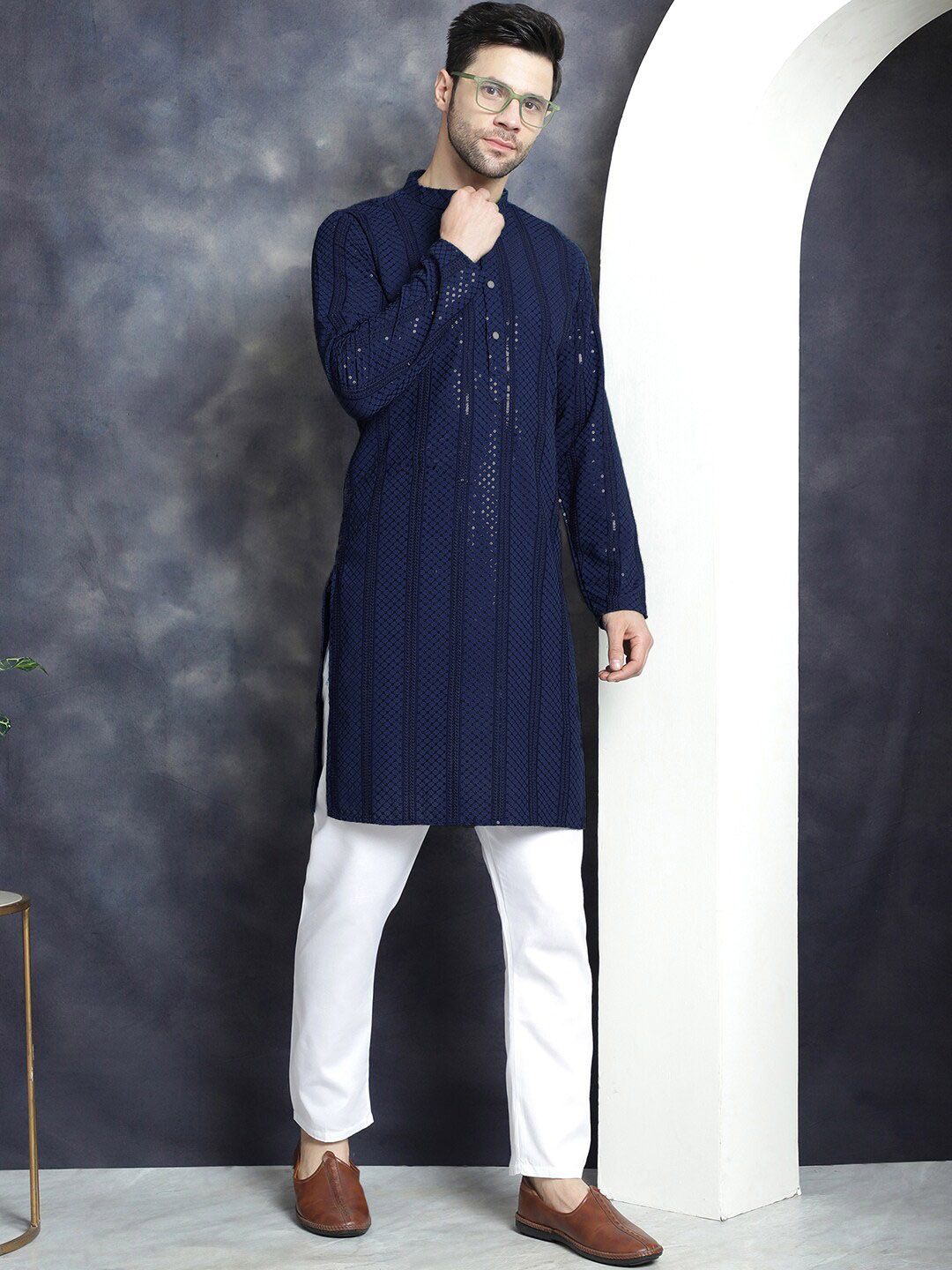 Jompers Geometric Embroidered Chikankari Mandarin Collar Straight Kurta