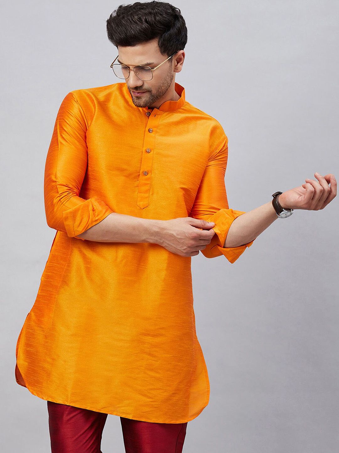 VASTRAMAY Mandarin Collar Curved Kurta