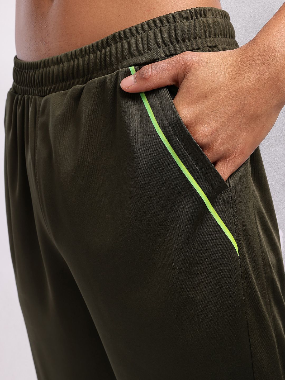 HRX by Hrithik Roshan Men Mid-Rise Rapid-Dry Training Joggers