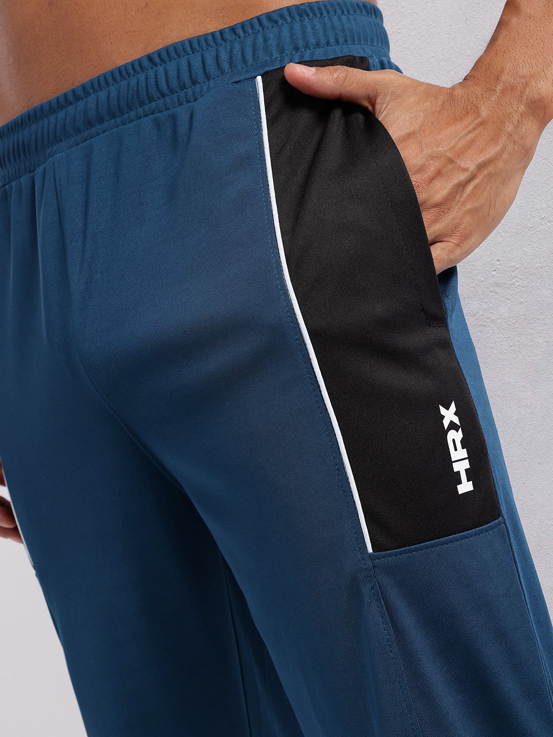 HRX by Hrithik Roshan Men Colourblocked Detail Mid-Rise Rapid-Dry Training Joggers