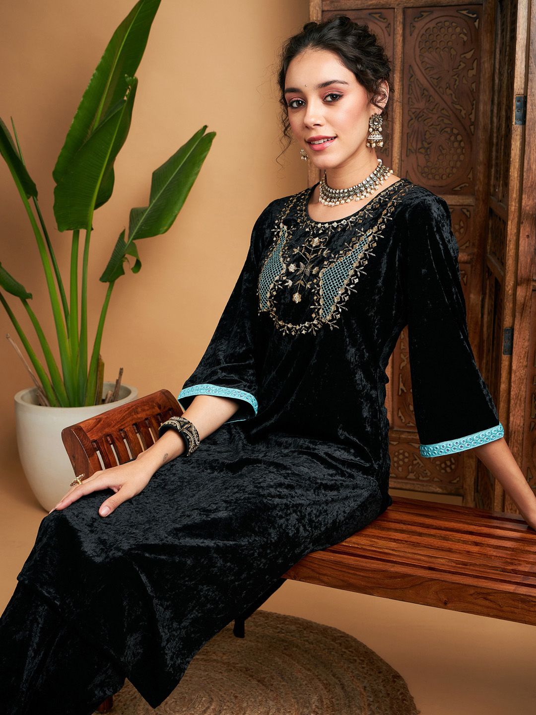 Shae by SASSAFRAS Black Ethnic Motifs Embroidered Zari Straight Velvet Kurta