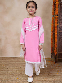 pspeaches Girls Floral Embroidered Round Neck Straight Kurta With Trousers & Dupatta