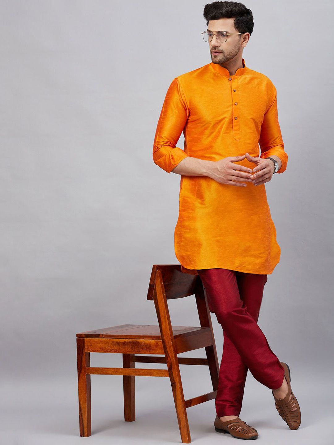 VASTRAMAY Mandarin Collar Curved Kurta