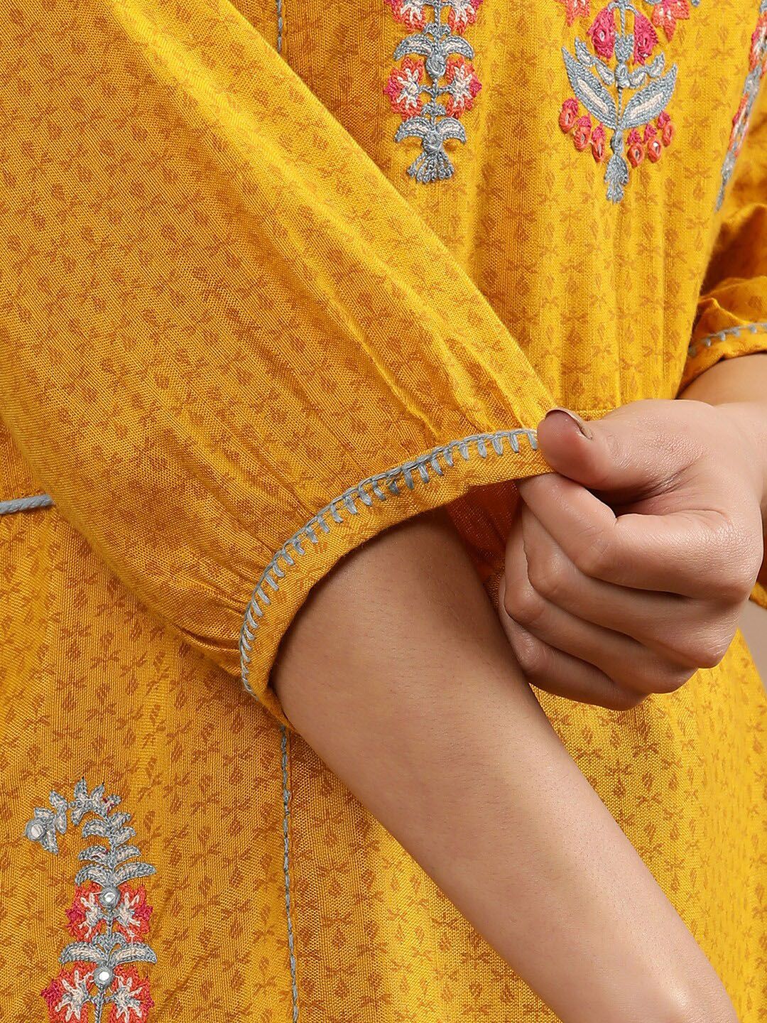 W Ethnic Motifs Embroidered Regular Mirror Work Kurta with Palazzo