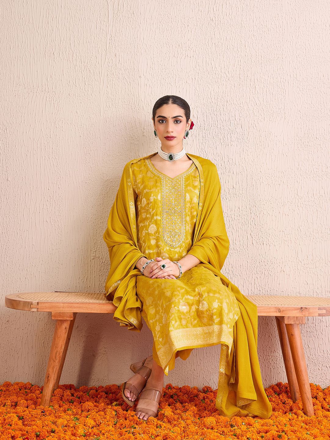 Kurta Biasa Wanita Era Indo Era Sulam Bunga dengan Seluar & Dupatta