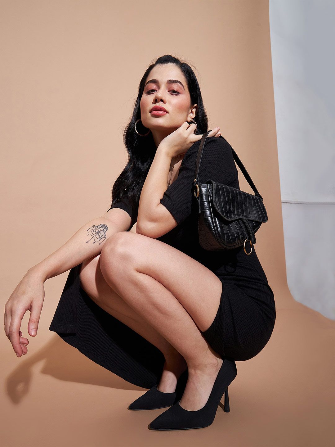 SASSAFRAS BASICS Cut-Out V-Neck Front Silts Cotton Midi Bodycon Dress