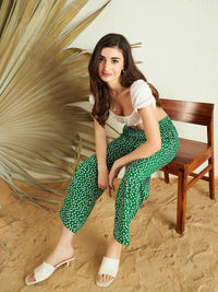 Berrylush Women Green Floral Printed High-Rise Trousers
