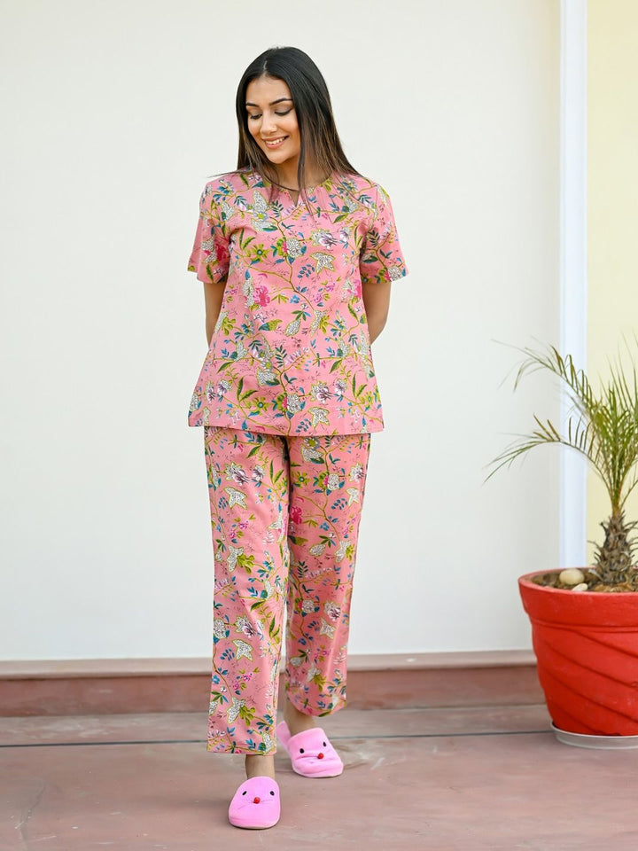 SANSKRUTIHOMES Women Peach-Coloured & Green Printed Pure Cotton Night suit