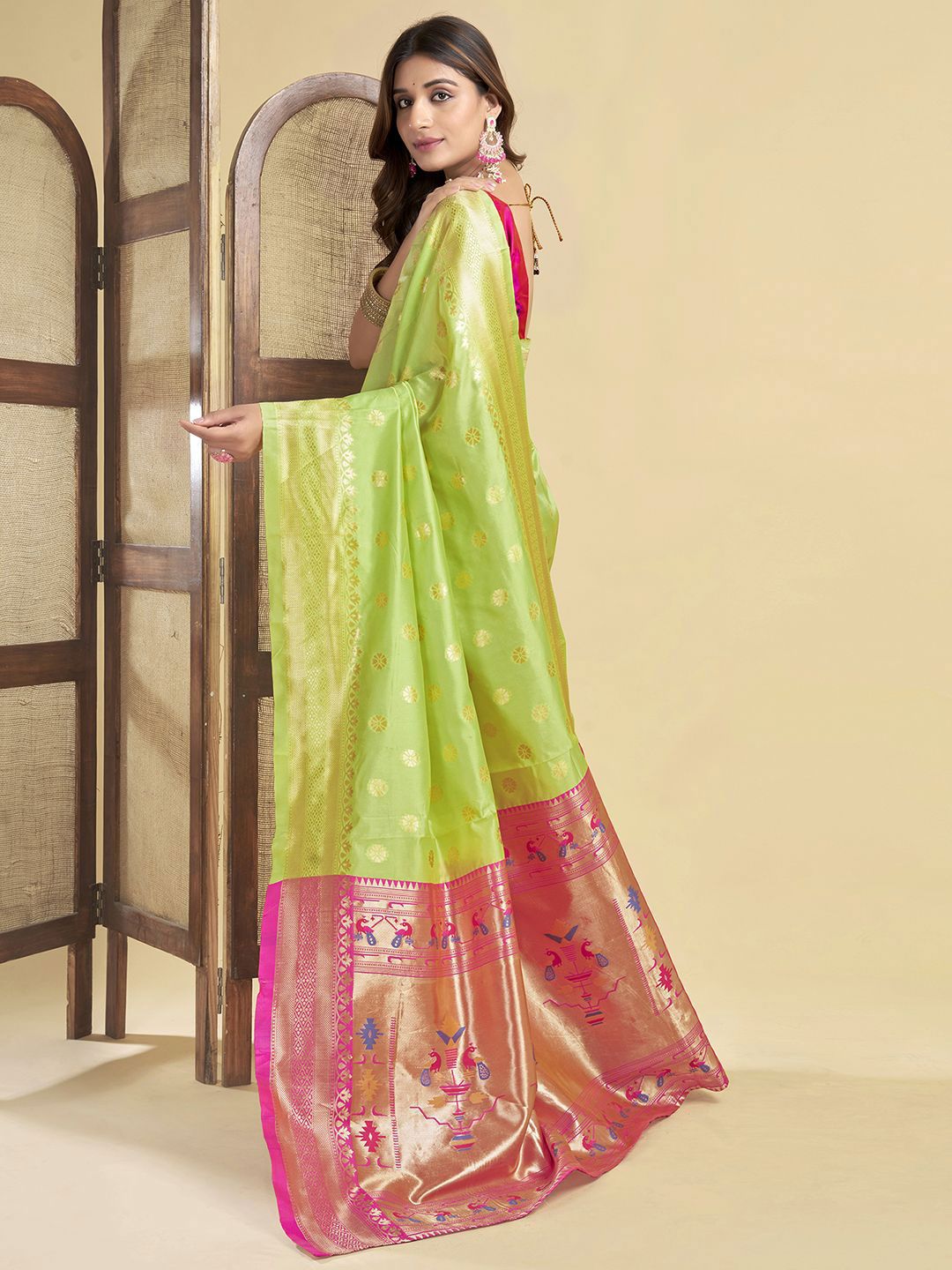 KALINI Ethnic Motif Zari Woven Banarasi Saree