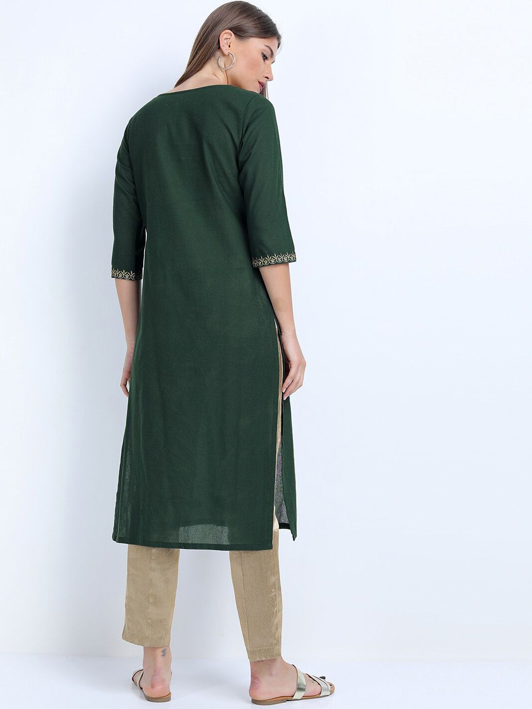 Vishudh Women Green Geometric Embroidered Straight Kurta