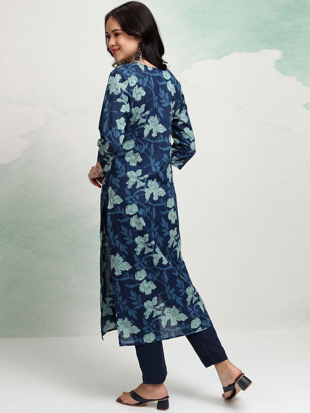 Vishudh Floral Printed V-Neck Cotton Straight Kurta
