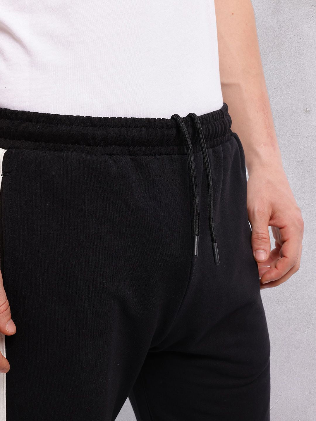 HRX by Hrithik Roshan Men Contrast Side Panel Lifestyle Track Pants