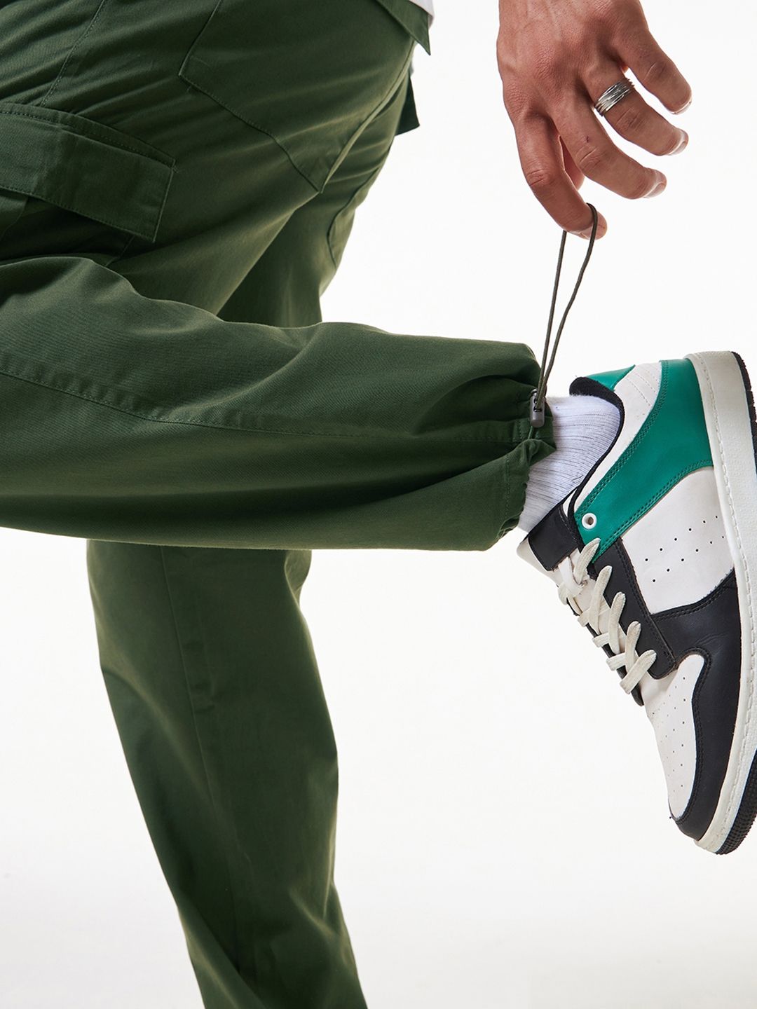 Bewakoof Men Baggy Oversized Cargo Parachute Pants