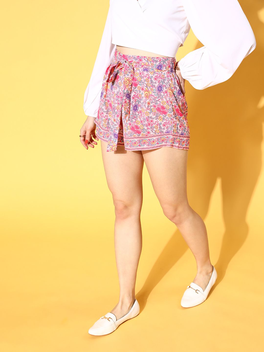 Berrylush Women Pretty Pink Floral Summer Shorts