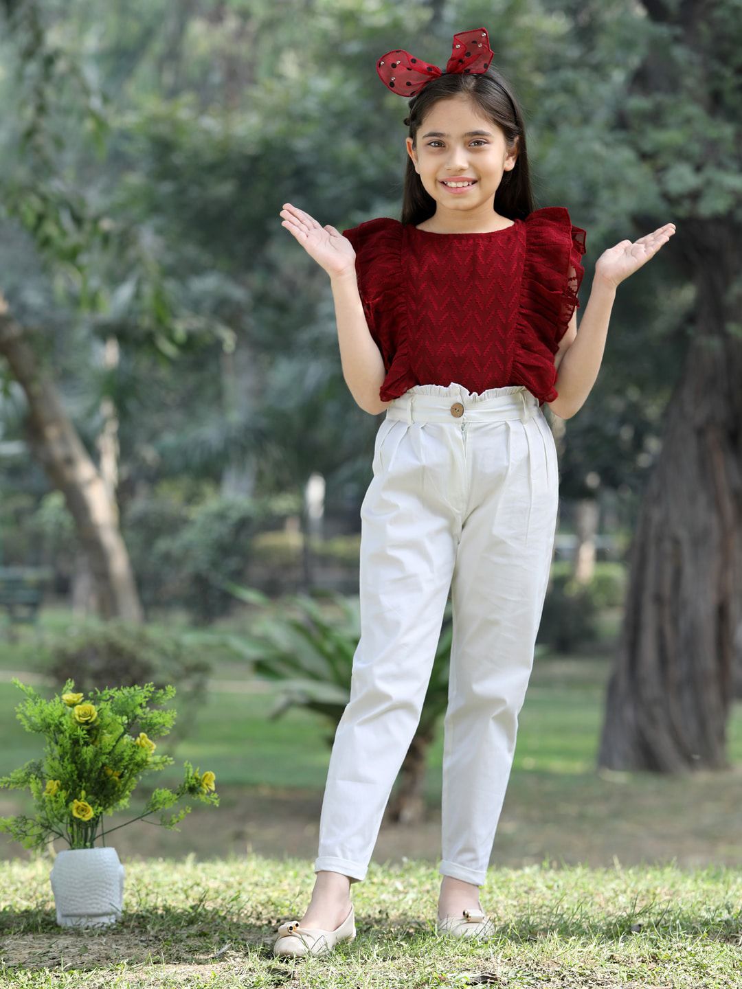 Cutiekins Girls Self Design Sleeveless Top with Trousers
