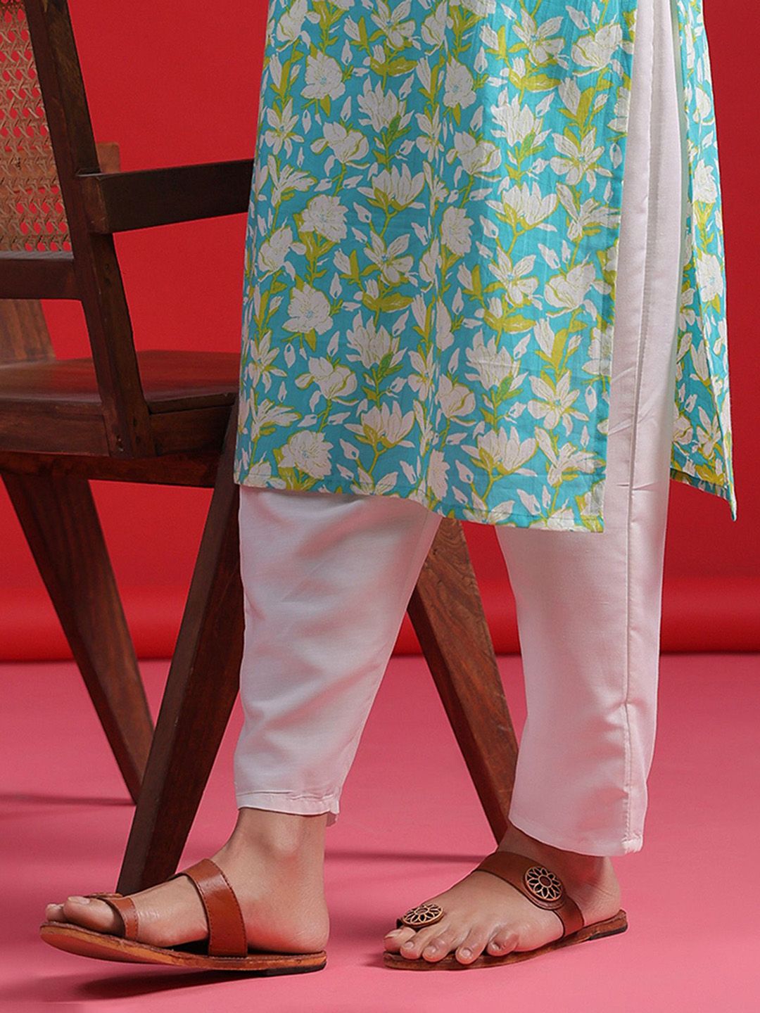 Indo Era Floral Printed Sweetheart Neck Sleeveless Cotton Straight Kurtas