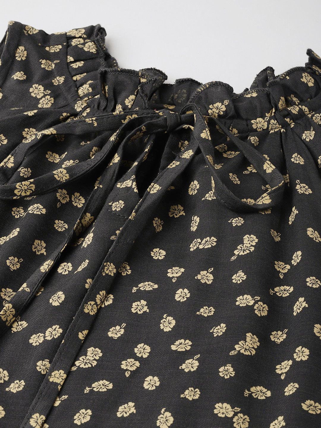 Dressberry dinaikkan gaun A-line riang yang rapi