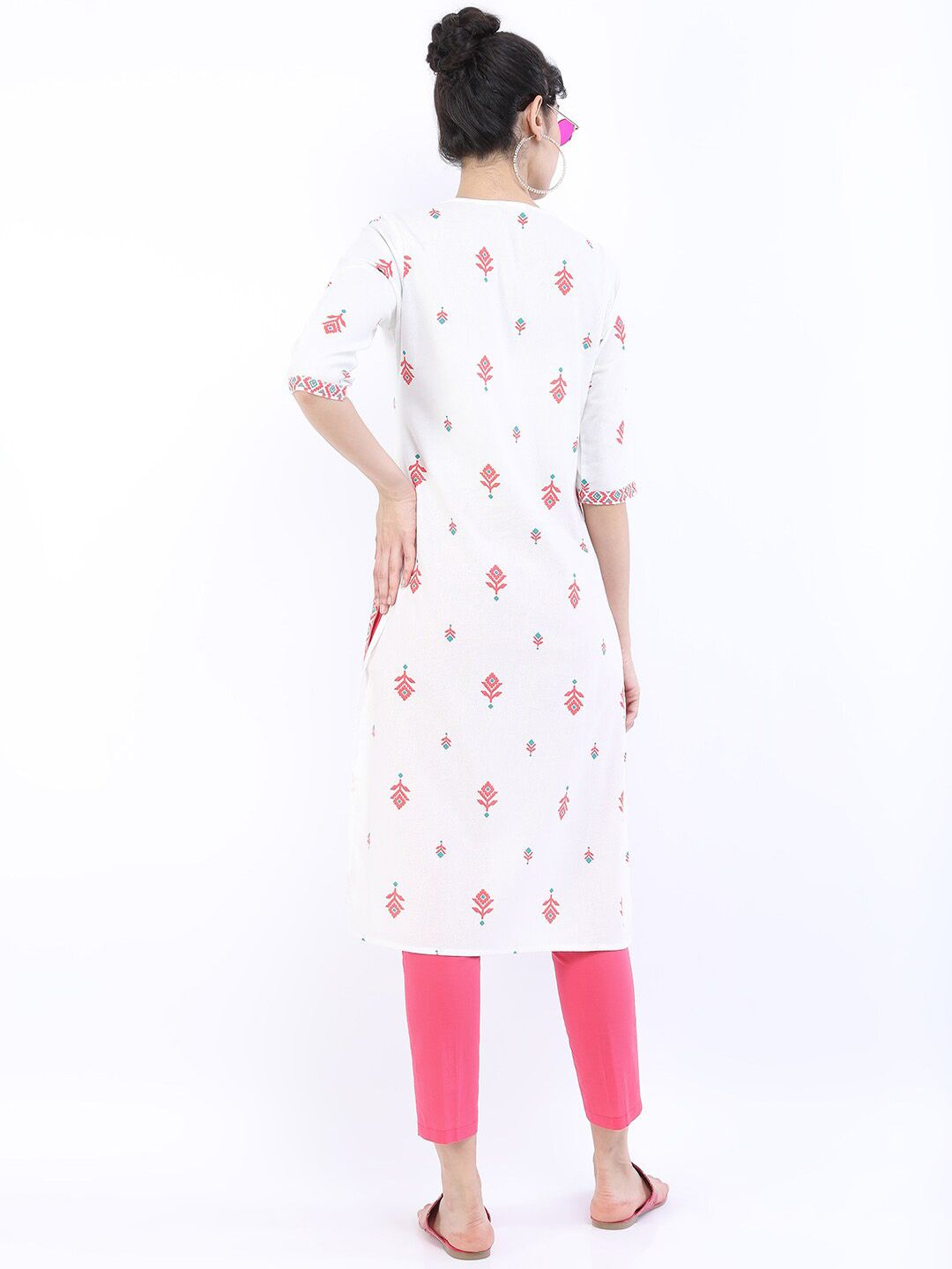 Vishudh Women Off White Floral Embroidered Kurta