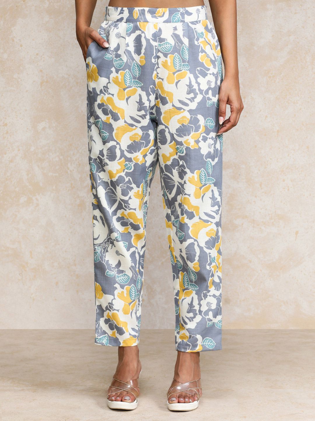 Varanga Women Printed Regular Kurta with Trousers