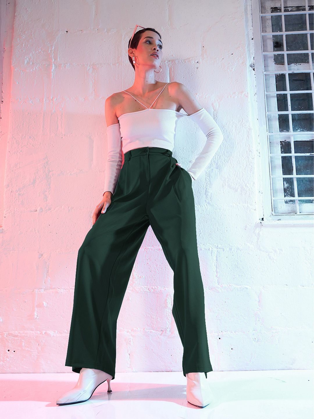 SASSAFRAS Women Green Loose Fit High-Rise Pleated Parallel Trousers