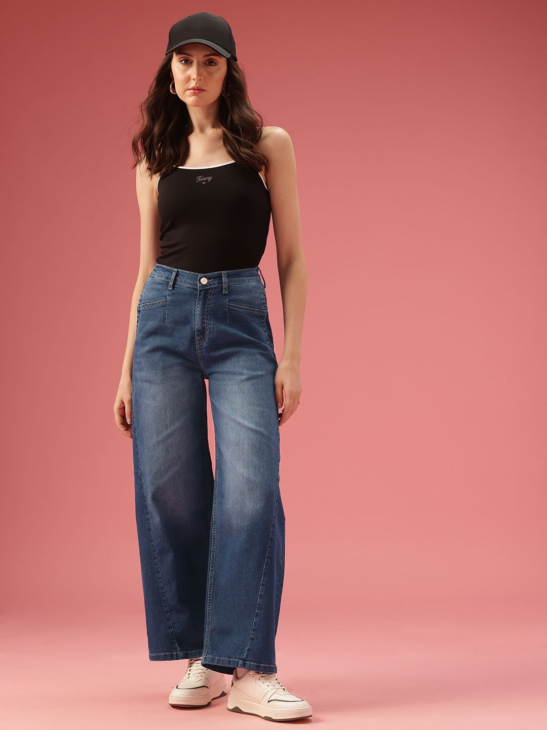 DressBerry Women Barrel Fit Light Fade Stretchable Jeans