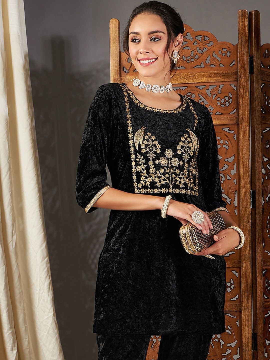 Shae by SASSAFRAS Floral Yoke Design Thread Work Velvet Short Kurta