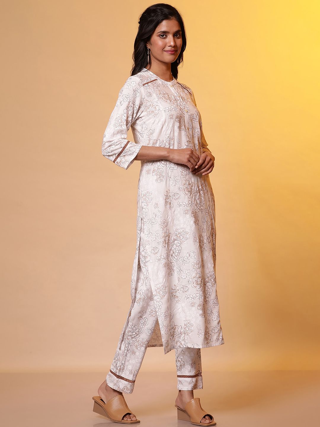 AURELIA Floral Printed Regular Round Neck Straight Kurta with Trousers