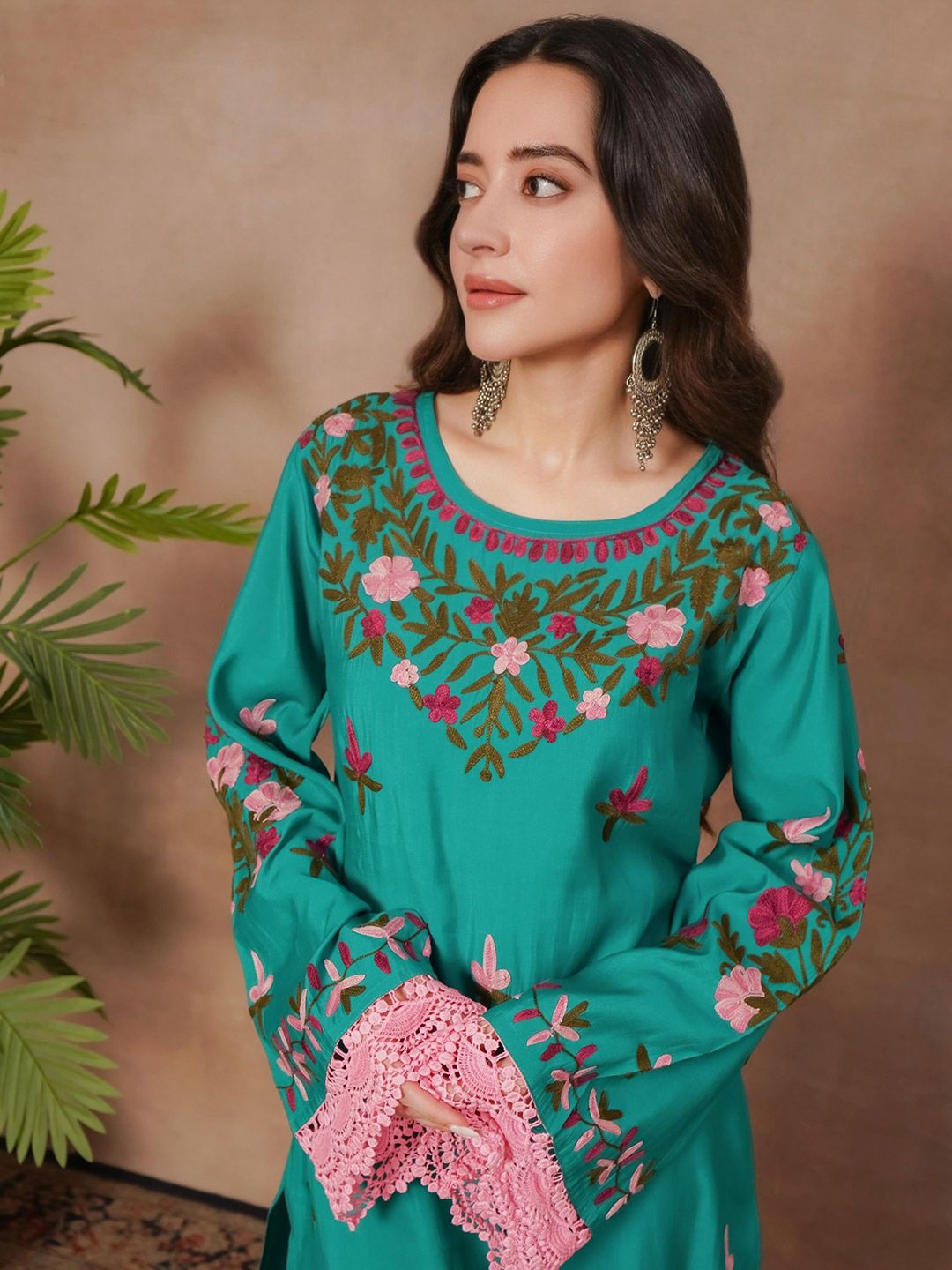 House of Kari Women Muslin Kurta with Aari Work