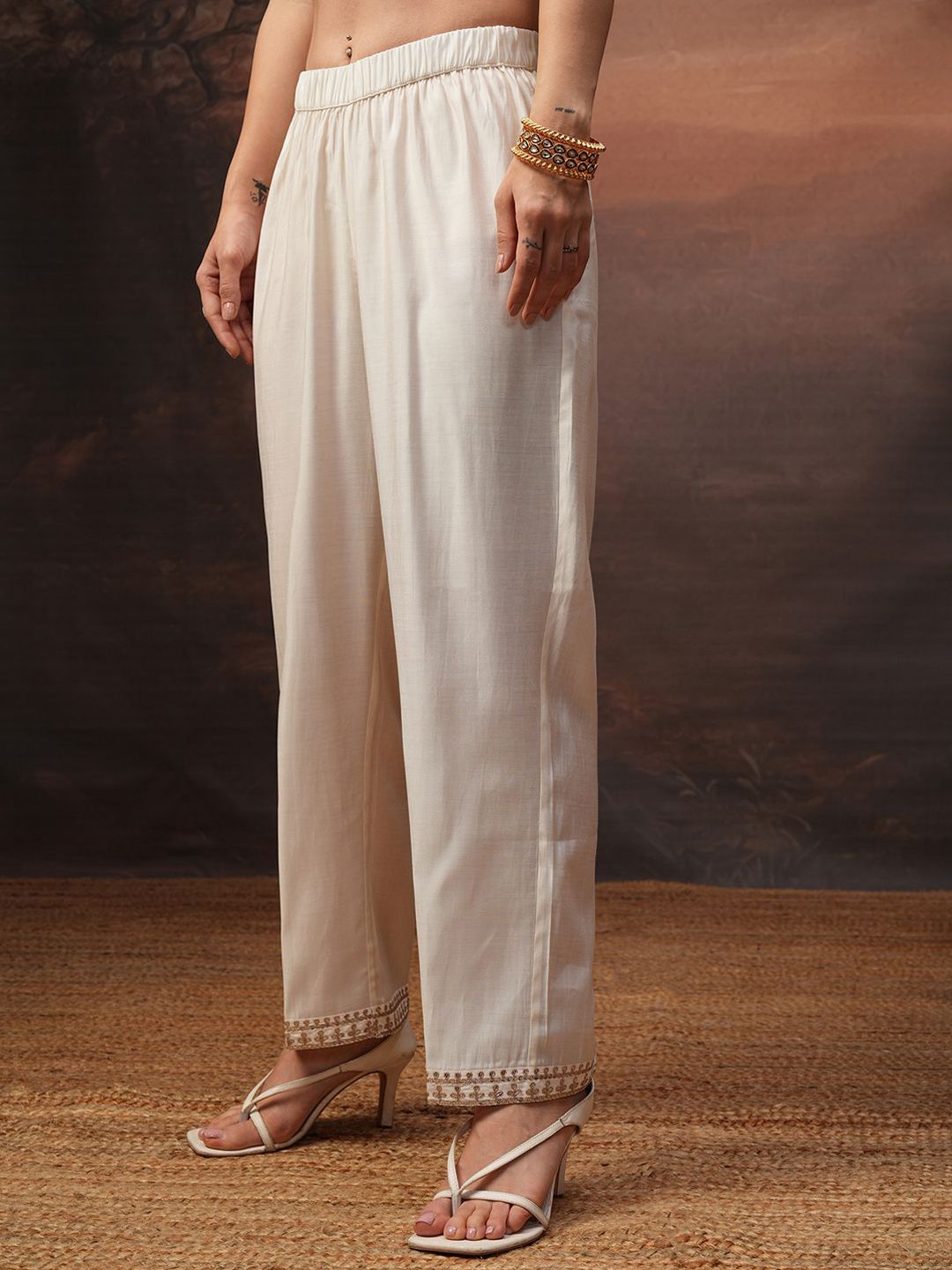 Vishudh Women Embroidered Kurta With Pant And Chinon Chiffon Dupatta