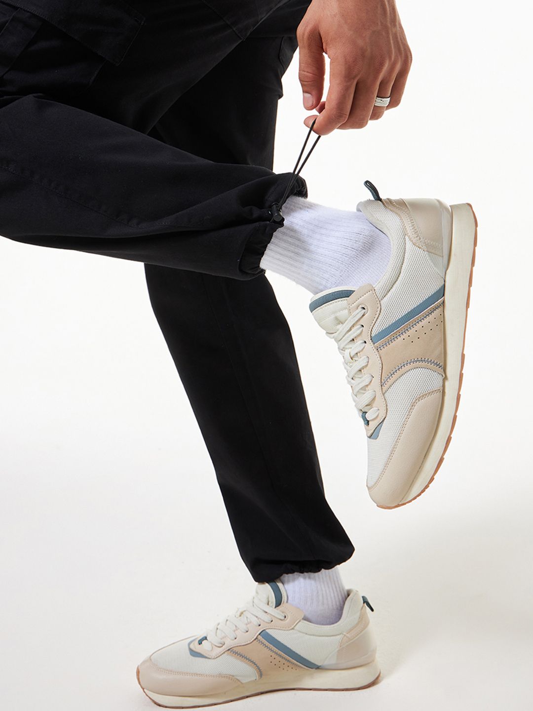 Bewakoof Men Baggy Oversized Cargo Parachute Pants