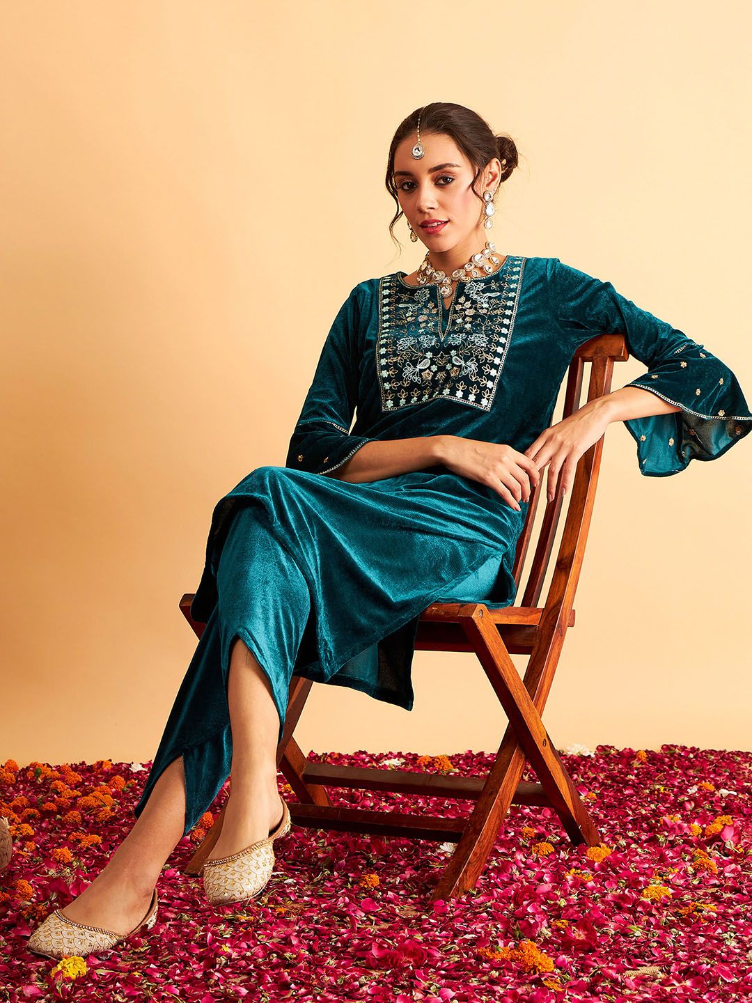 Shae by SASSAFRAS Women Green & Golden Yoke Design Velvet Finish Straight Kurta