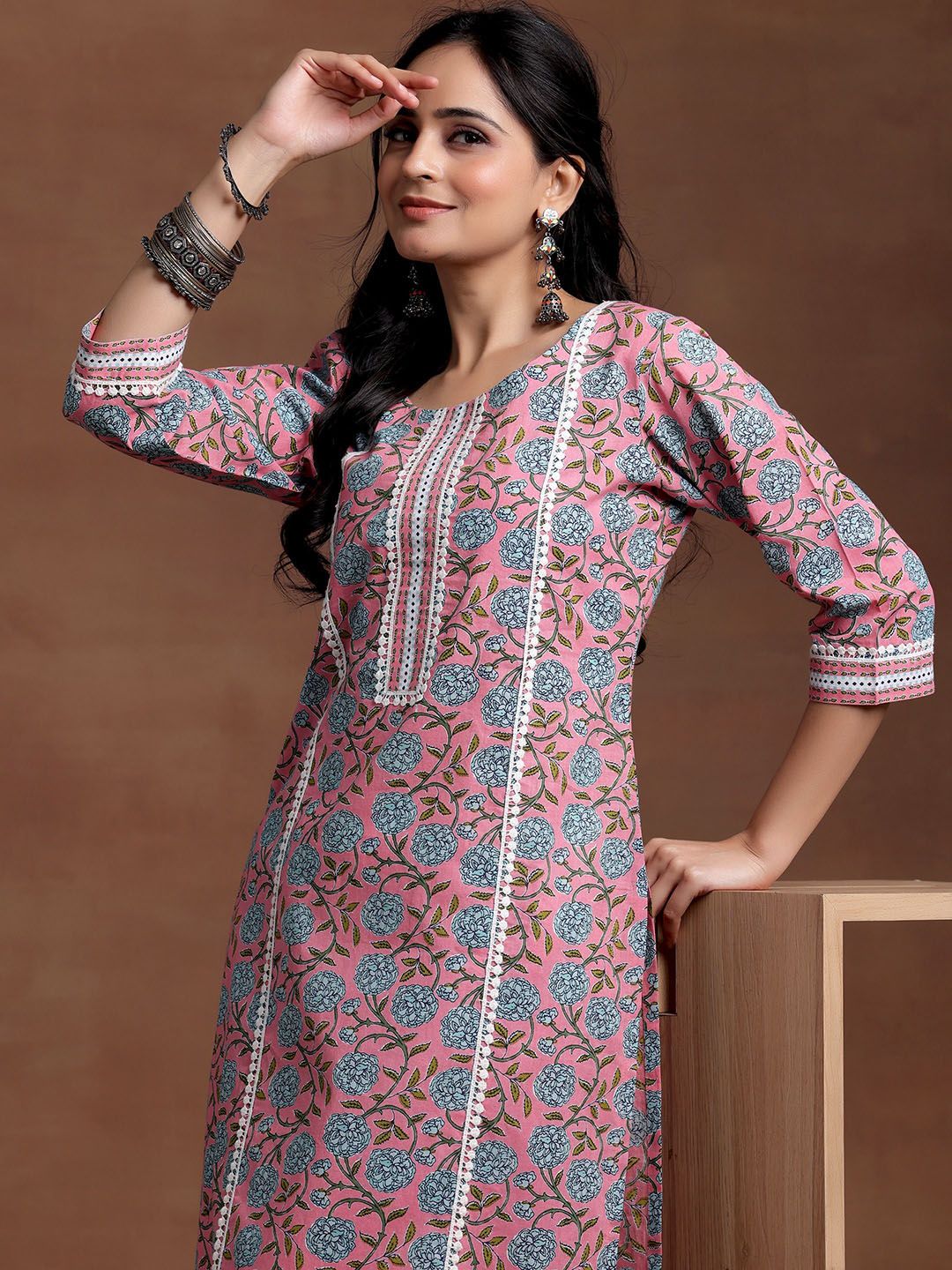 Libas Women Floral Printed Gotta Patti Floral Kurta