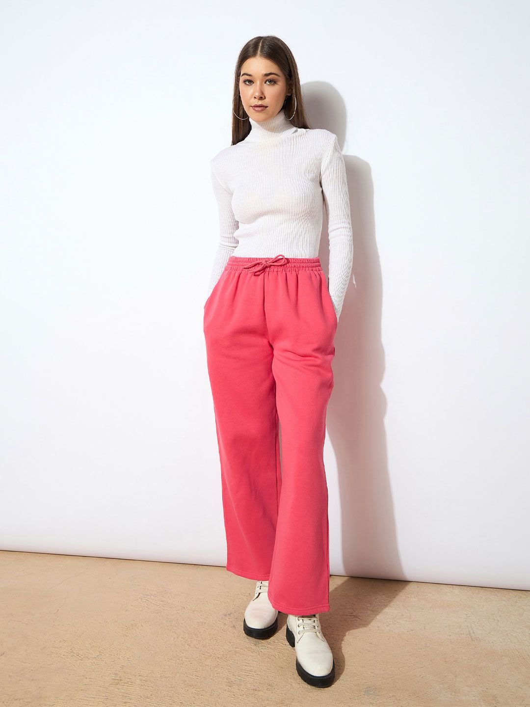 SASSAFRAS Women Black Relaxed Fit Mid-Rise Fleece Track Pants