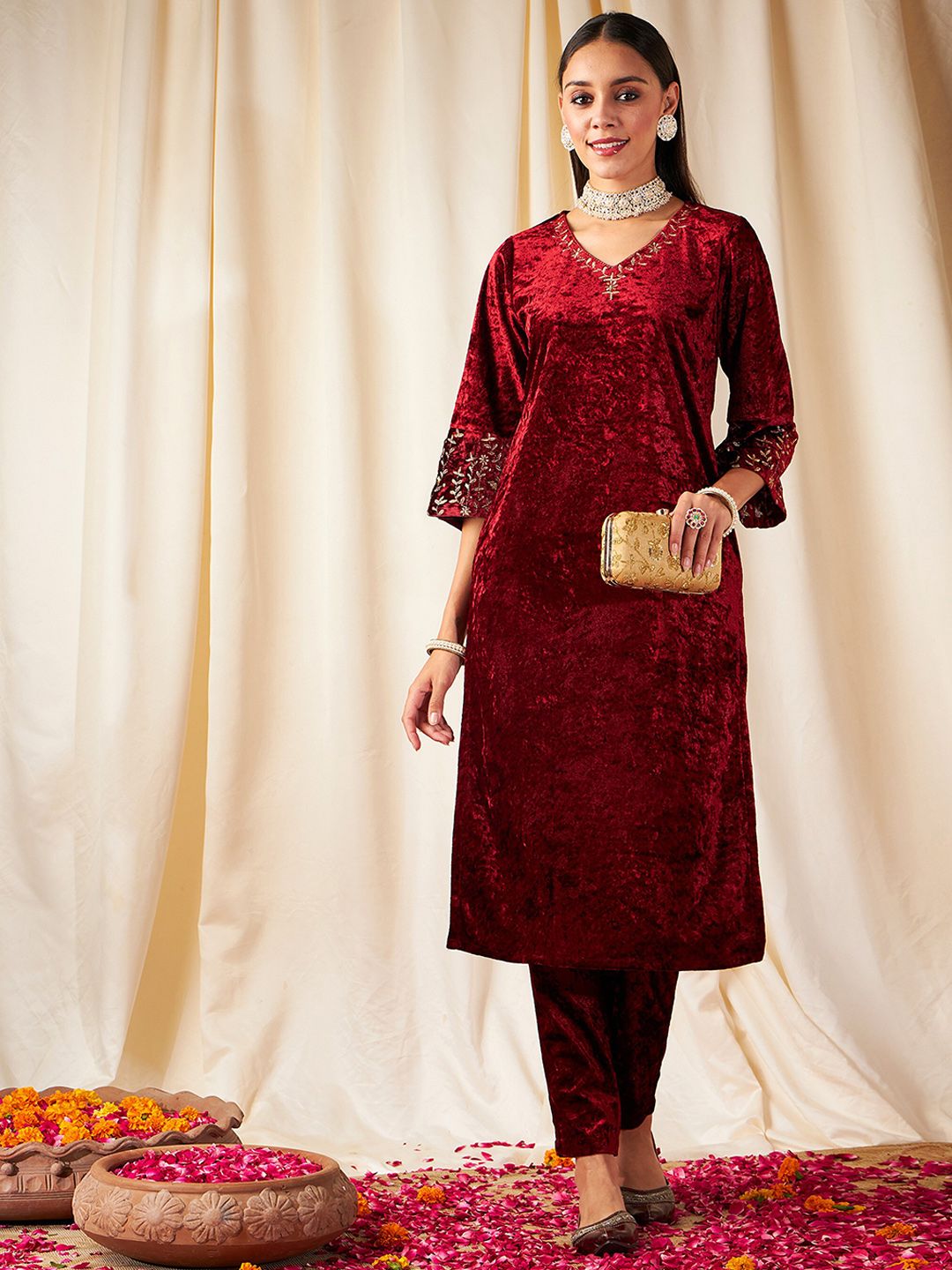 Shae by SASSAFRAS Floral Embroidered Thread Work Velvet Straight Kurta