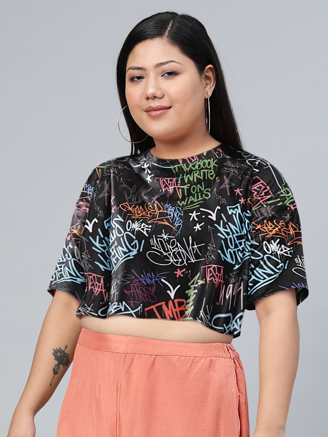 SASSAFRAS Women Black & Blue Print Boxy Crop Top
