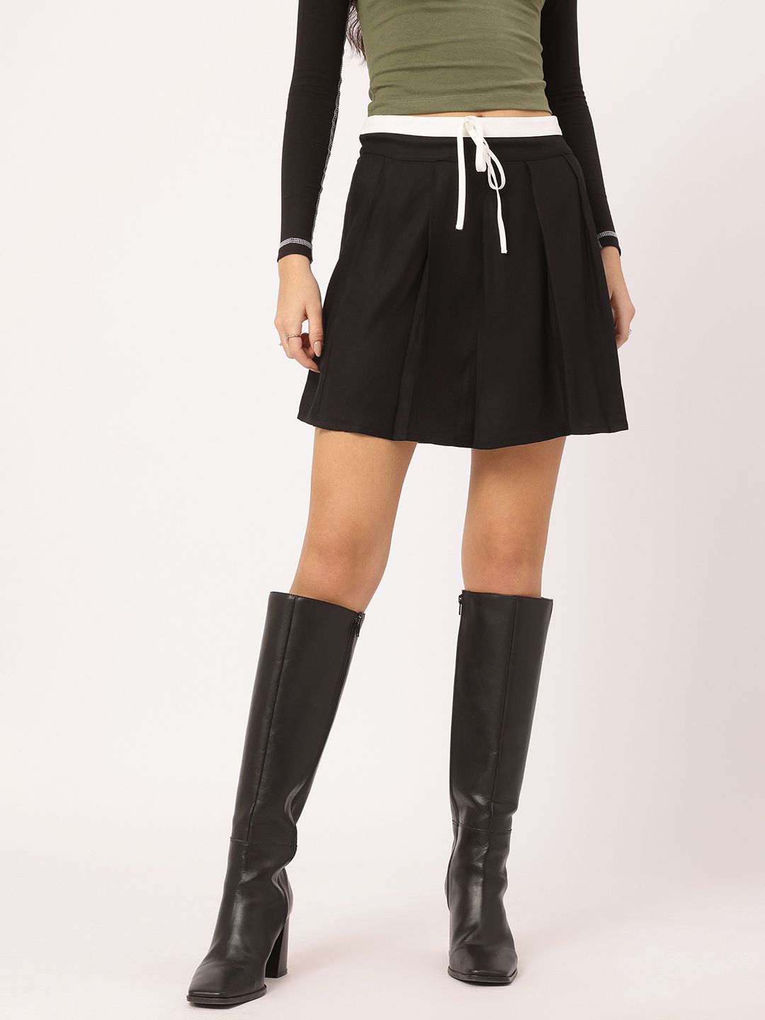 DressBerry Skater Chic Contrast Waistband Mini Skirt