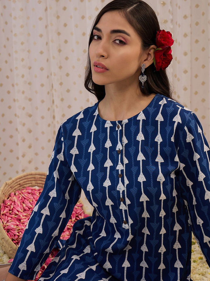 Indo Era Floral Printed Round Neck Three-Quarter Sleeves Straight Kurta