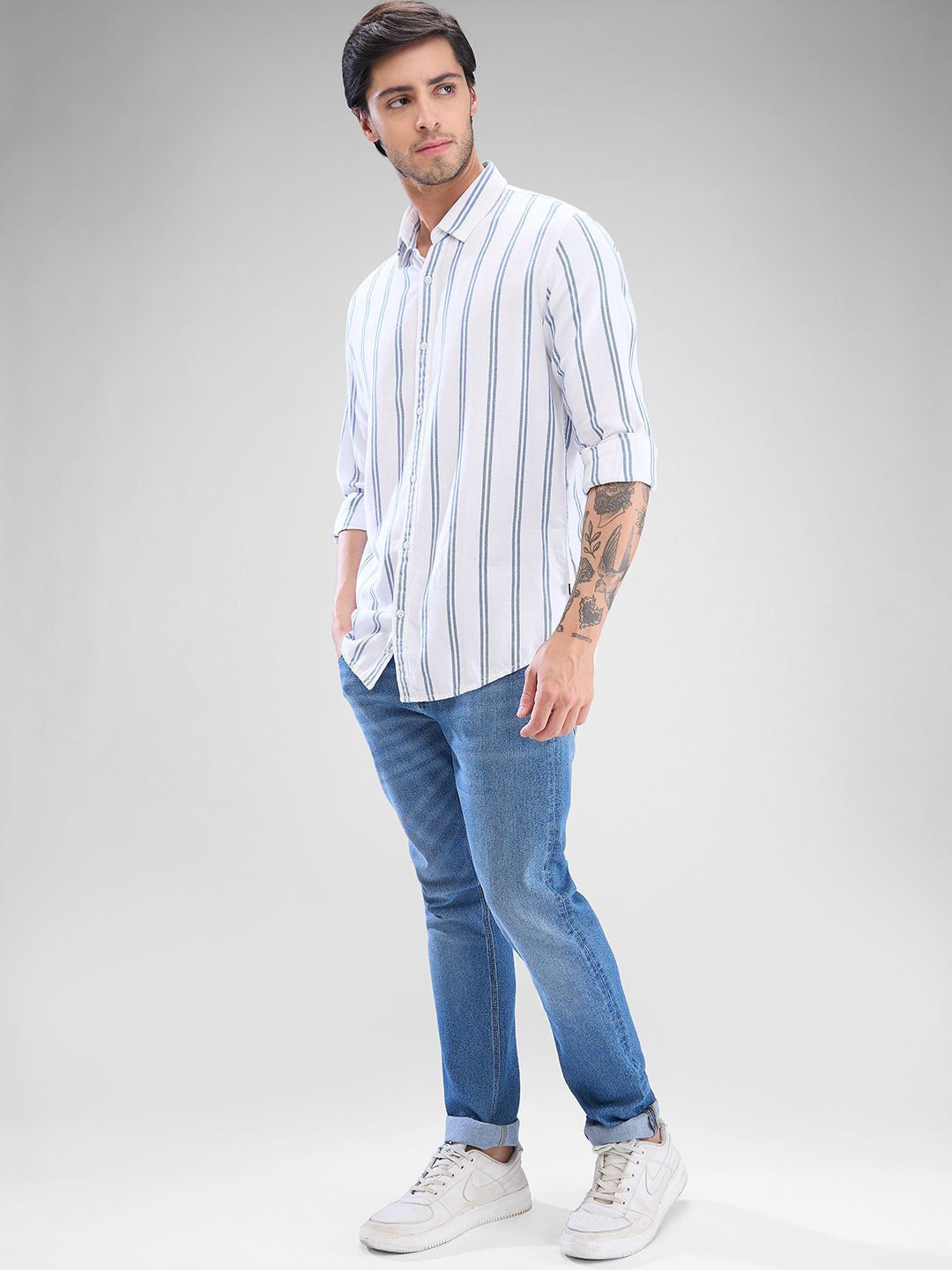 SPYKAR Men Slim Fit Opaque Striped Casual Shirt