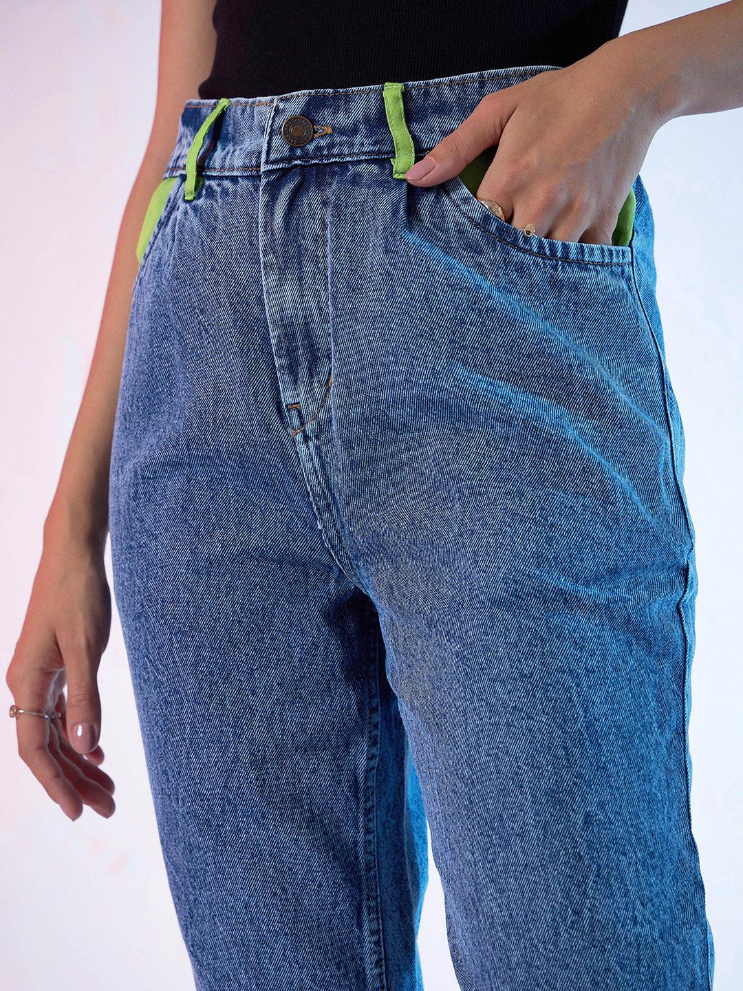 SASSAFRAS Women Blue Regular Fit Mid-Rise Pleated Clean Look Slouchy Jeans