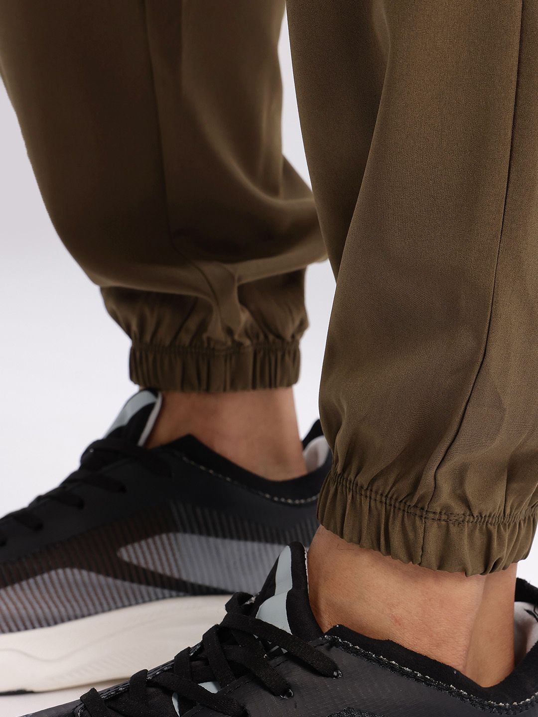 HRX by Hrithik Roshan Men Panelled Mid-Rise Rapid-Dry Training Cargos